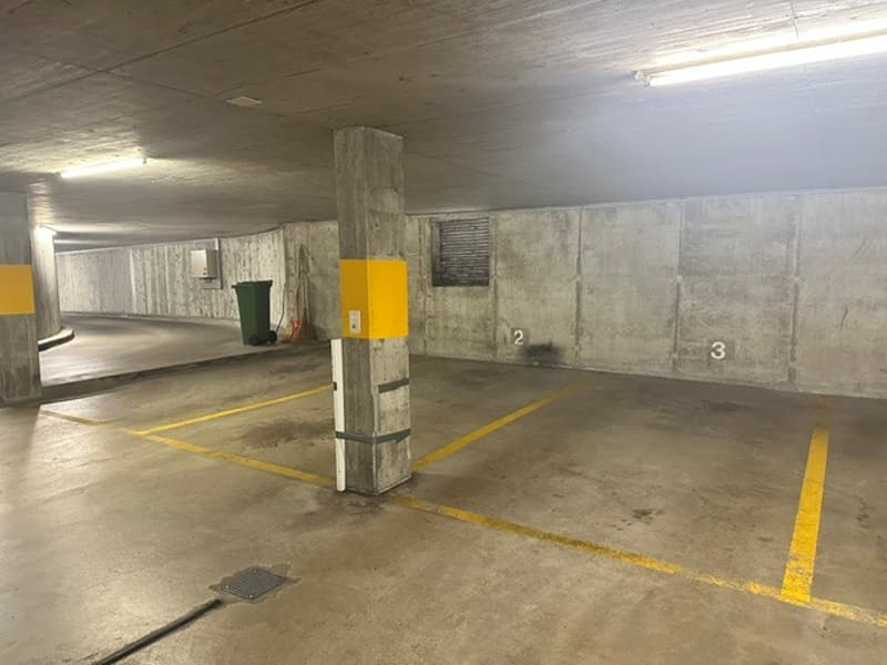 Parcheggio in affitto in una posizione centrale a Münchenbuchsee (5)
