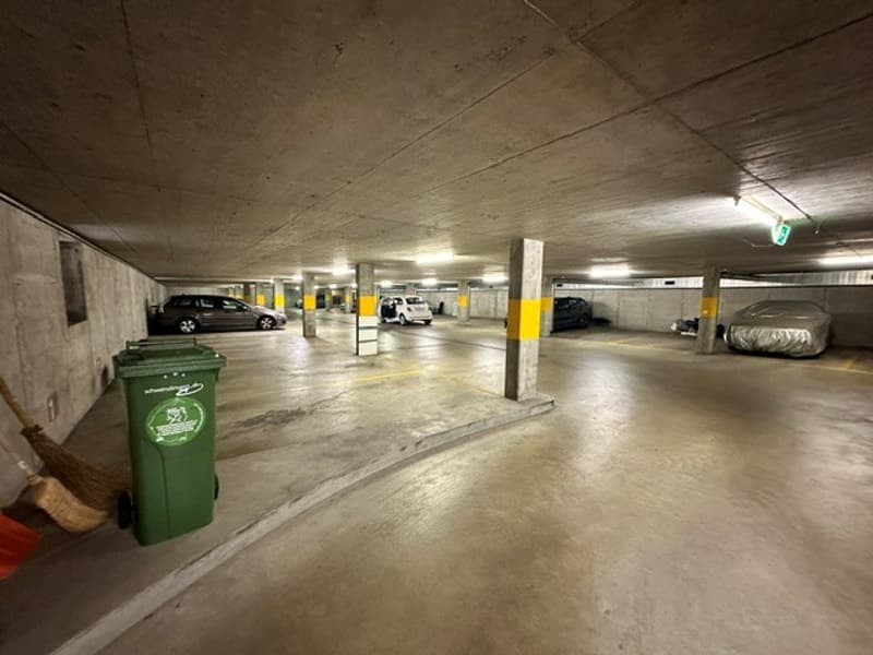 Parcheggio in affitto in una posizione centrale a Münchenbuchsee (6)