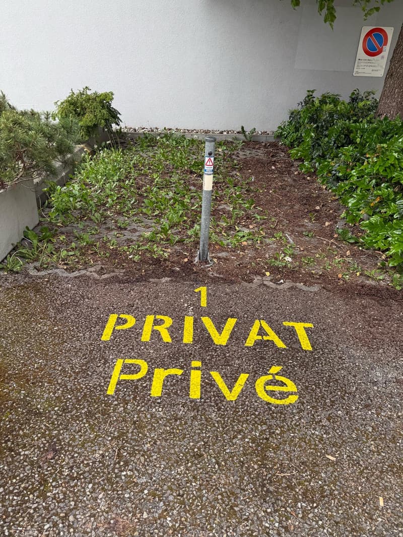 Parkplatz neben Zentralplatz in Biel/Bienne (2)