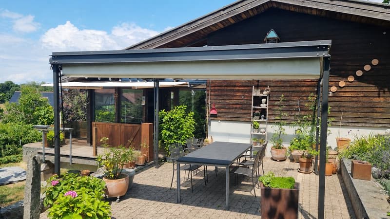 Living in the green, in a quiet and sunny hillside location (24)