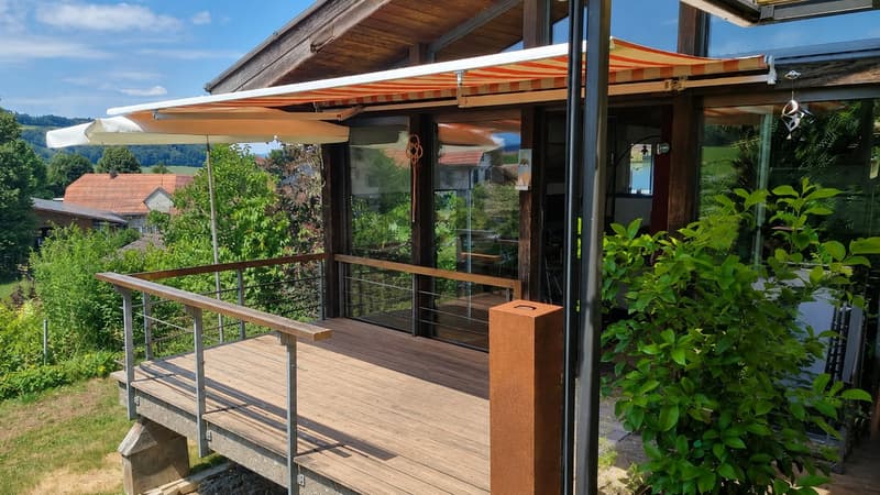 Living in the green, in a quiet and sunny hillside location (23)