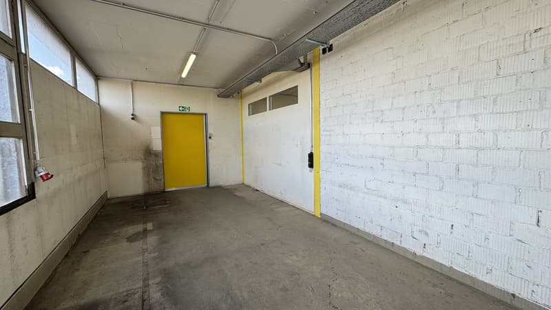 Gewerberaum mit Laderampe zu vermieten (5)