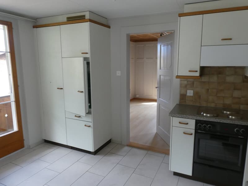 Charmante 4-Zimmer-Terrassenwohnung mit Seeblick in Gunten (4)