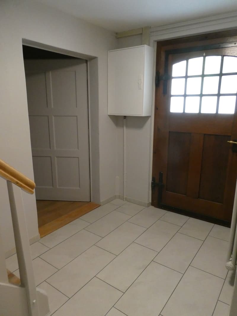 Charmante 4-Zimmer-Terrassenwohnung mit Seeblick in Gunten (3)