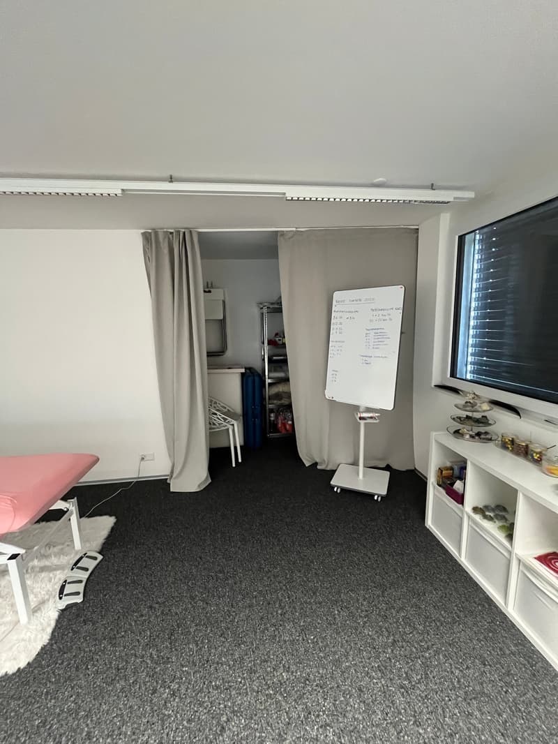 Office space/therapy room/treatment room (10)