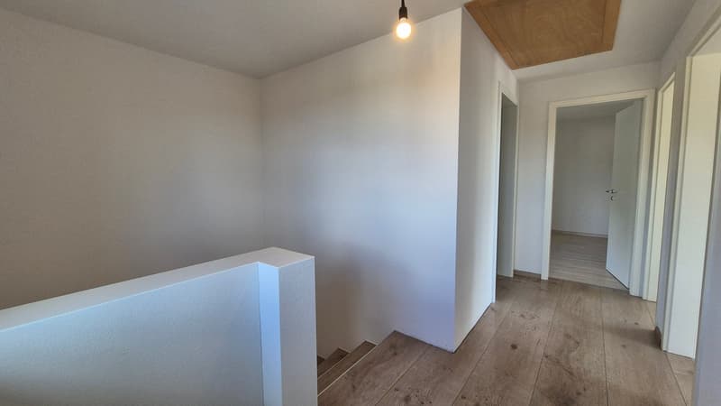 Maison familiale de 5,5 pièces avec beaucoup d'espace et jardin d'hiver à Klingnau (23)