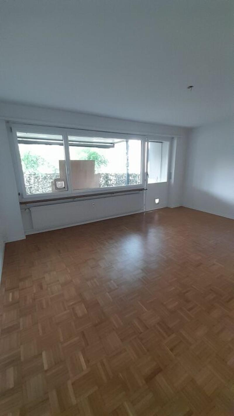 Urtenen-Schönbühl / appartement de 3,5 pièces sans barrieres avec balcon immense à louer ! (8)