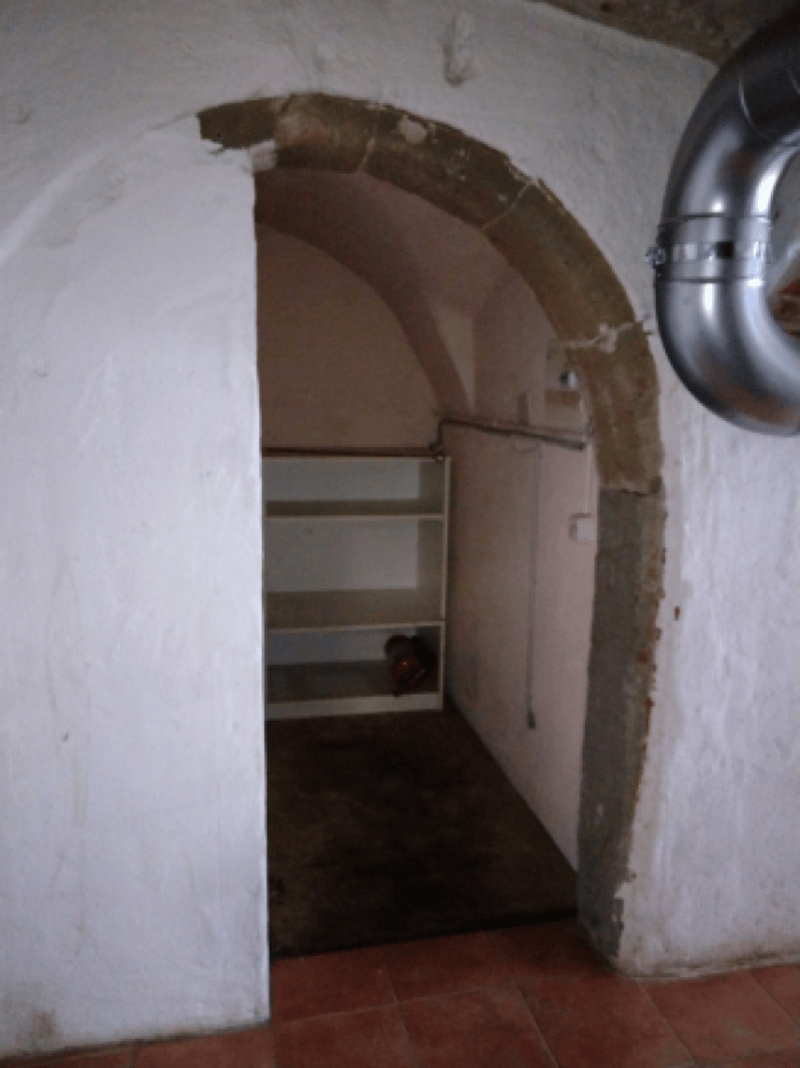 frisch gestrichene Keller/Lagerräume im Herzen der Berner Altstadt (6)