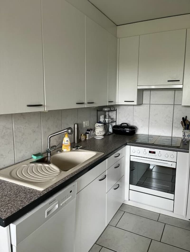 Appartement lumineux de 3,5 pièces au 13e étage avec grand balcon et belle vue ! (2)