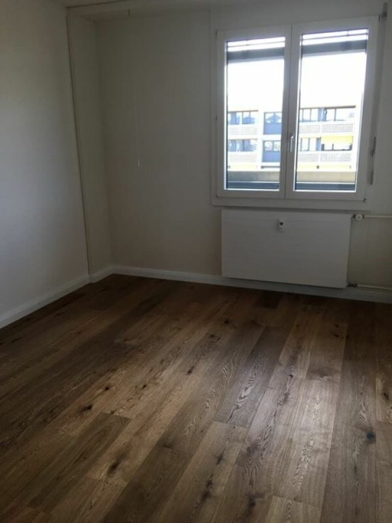 Appartement lumineux de 3,5 pièces au 13e étage avec grand balcon et belle vue ! (8)