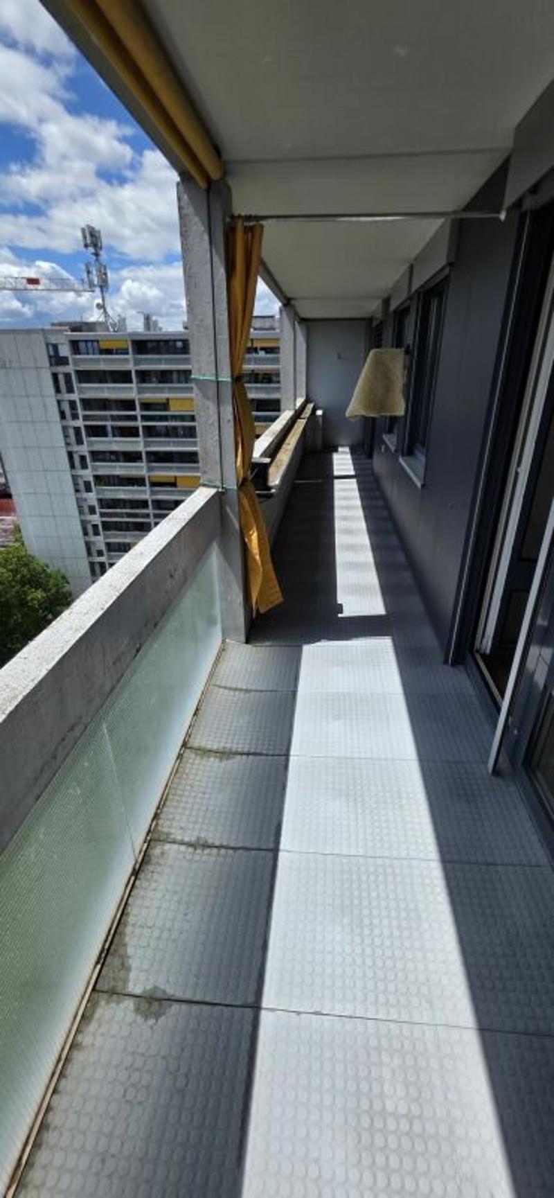 Helle 4.5-Zimmerwohnung im 14. Obergeschoss mit grossem Balkon und schöner Aussicht! (6)