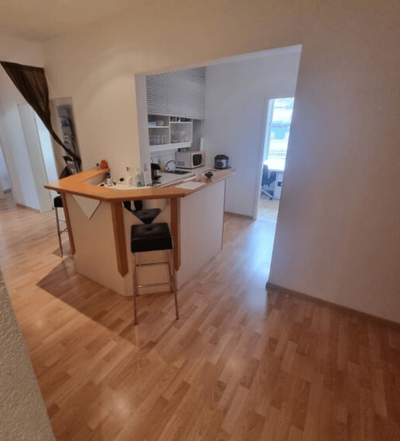 Eigerplatz - Helle und grosszügiger Gewerberaum mit 8 Zimmer zu vermieten! (3)