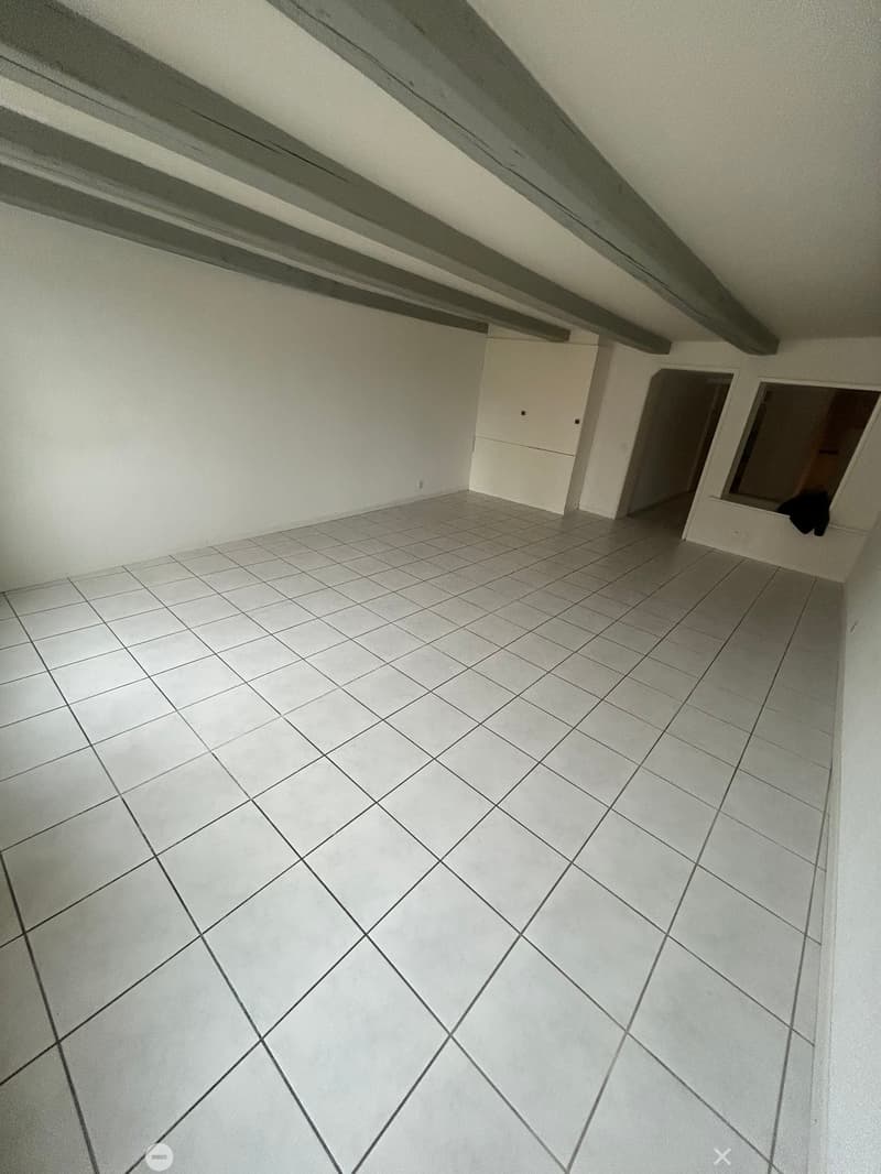empty room, white tiles, 3 doors, white walls, wooden ceiling beams