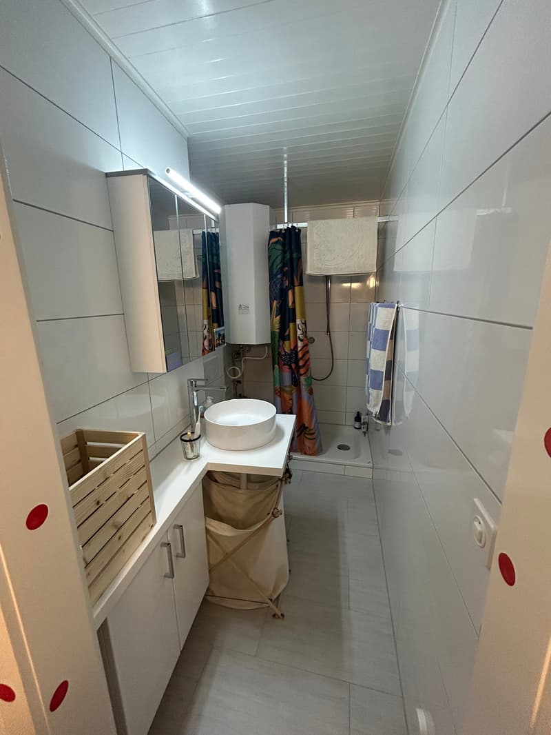 Charmant appartement de 2 pièces rénové dans la vieille ville de Bienne (12)