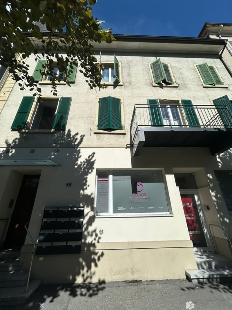 Local commercial élégant à louer – Rue du Général-Dufour, Biel (2)
