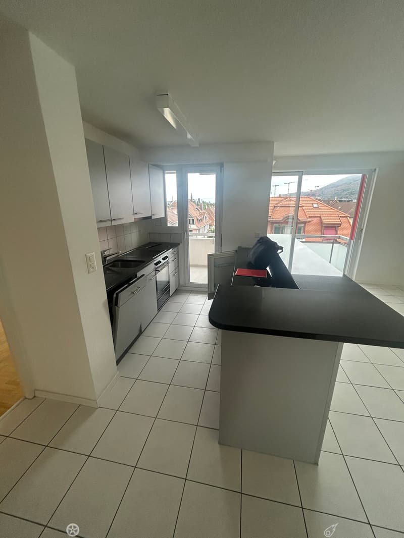 Spacieux appartement de 4.5 pièces avec balcon à Bienne (4)