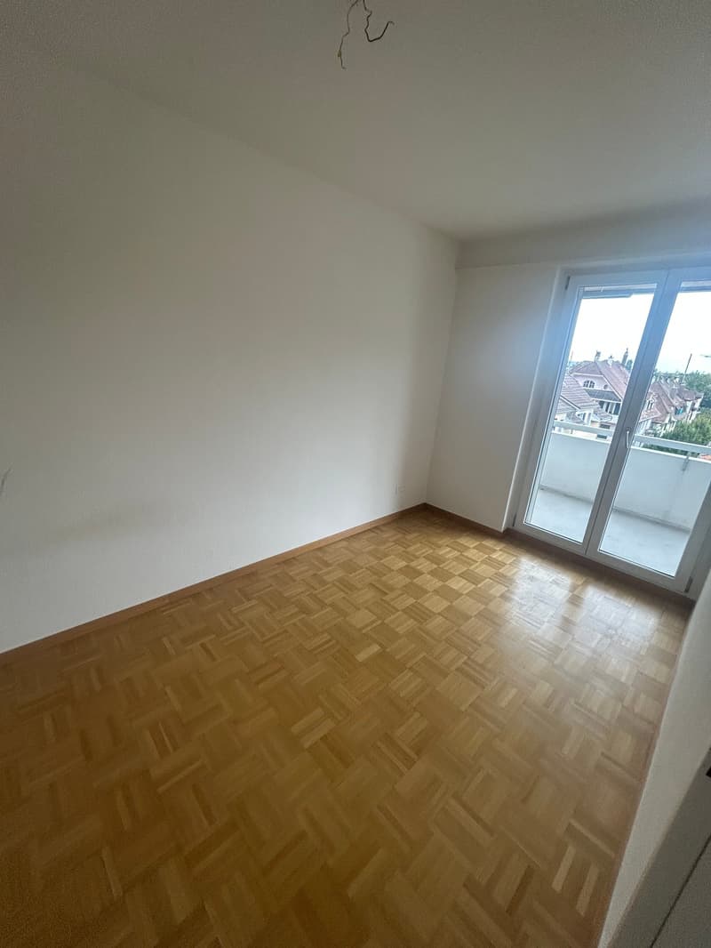 Spacieux appartement de 4.5 pièces avec balcon à Bienne (11)