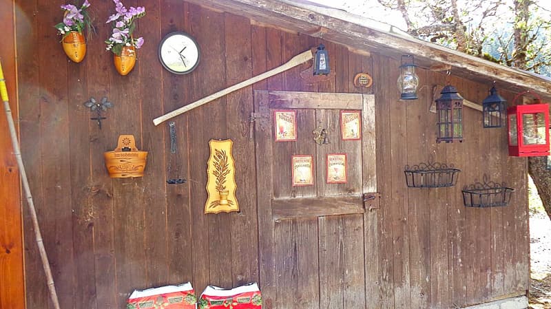 Farmhouse with horse stable (6)
