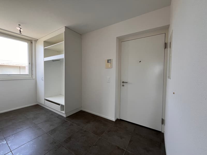 grosse 4.5-Zimmer Wohnung mit div. Nebenräumen an zentraler Lage (3)