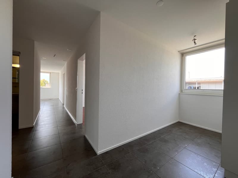 grosse 4.5-Zimmer Wohnung mit div. Nebenräumen an zentraler Lage (4)