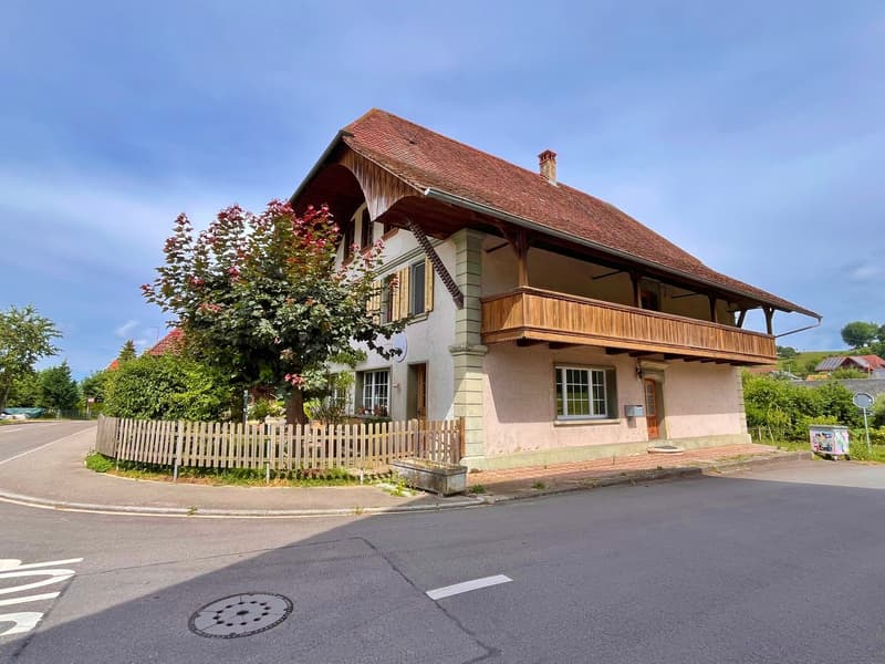 grosses Wohnhaus / eh. Restaurant mit Spycher (2)