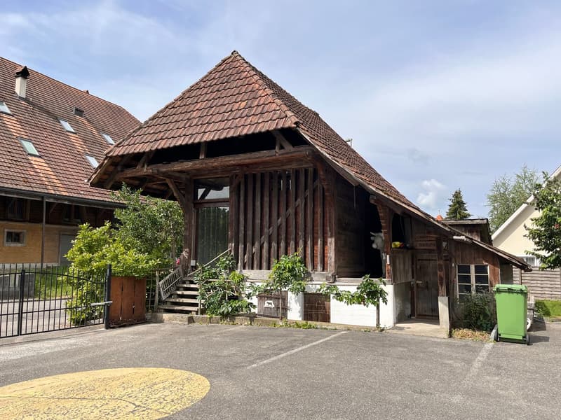 grosses Wohnhaus / eh. Restaurant mit Spycher (4)