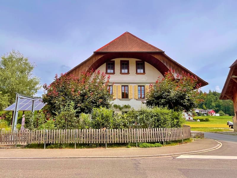 grosses Wohnhaus / eh. Restaurant mit Spycher (1)