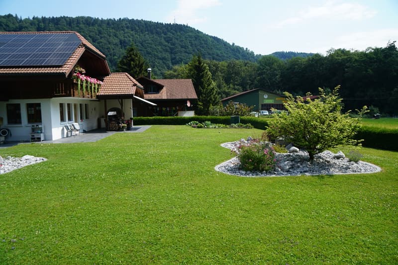 6.5-Zimmer-Einfamilienhaus mit 700m2 Umschwung (2)