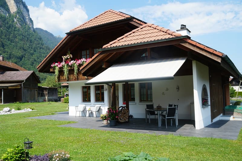 6.5-Zimmer-Einfamilienhaus mit 700m2 Umschwung (1)