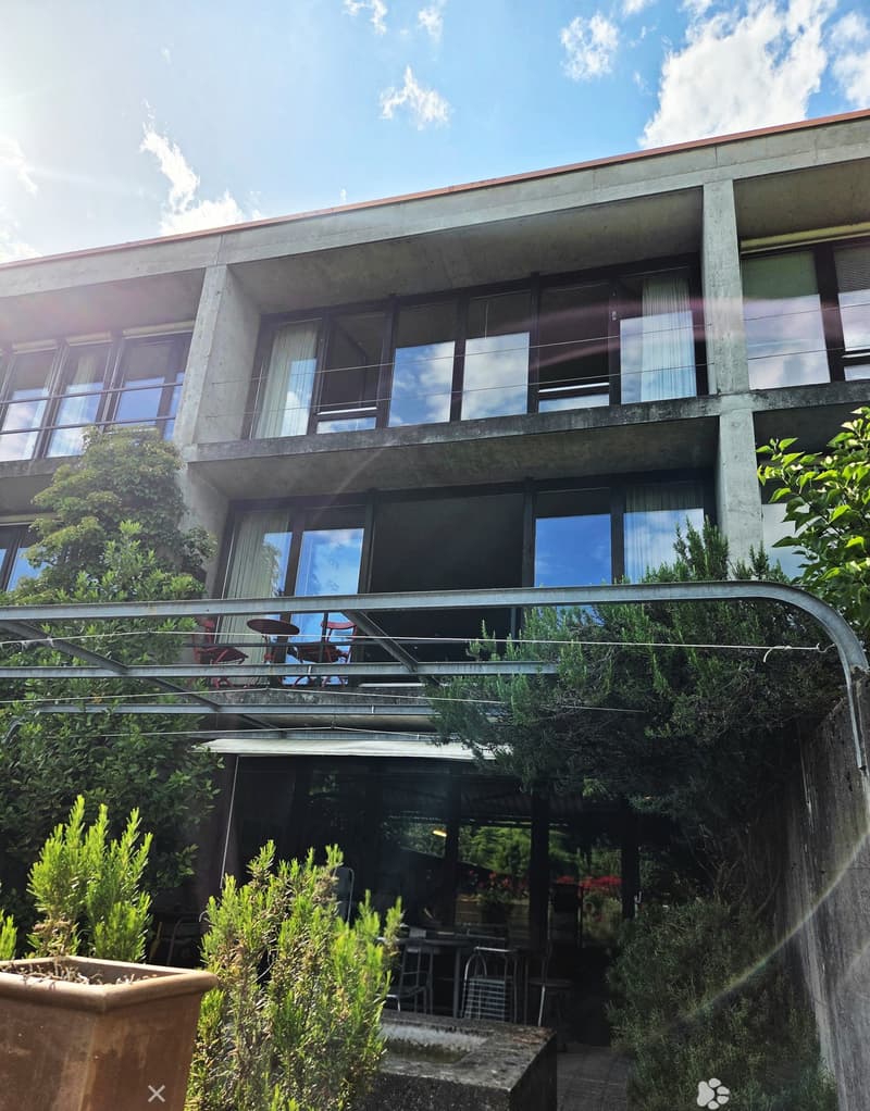 Charmantes 5.5-Zimmer-Reiheneinfamilienhaus in Biel – Wohnen mit Stil und Komfort (2)