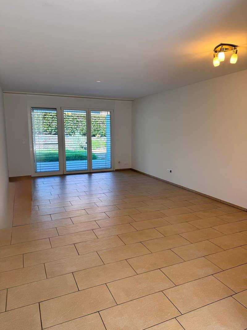 Bright, airy 3.5-room apartment on the ground floor with a large seating area and garden share (2)