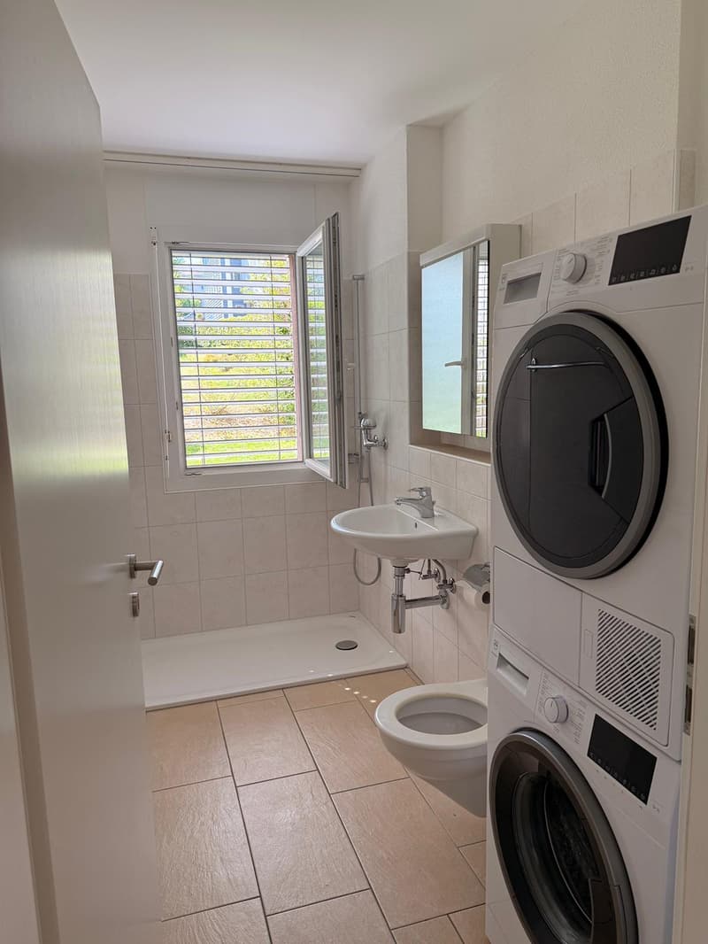 Bright, airy 3.5-room apartment on the ground floor with a large seating area and garden share (5)