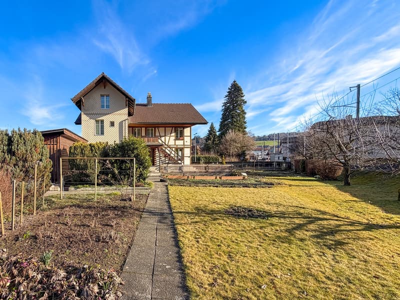 Two-family house on a large plot (1)