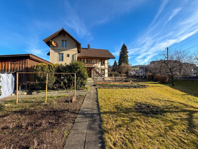 Two-family house on a large plot (4)