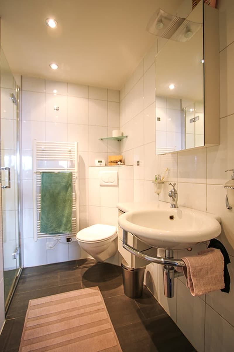 Bad mit Dusche - Einliegerwohnung