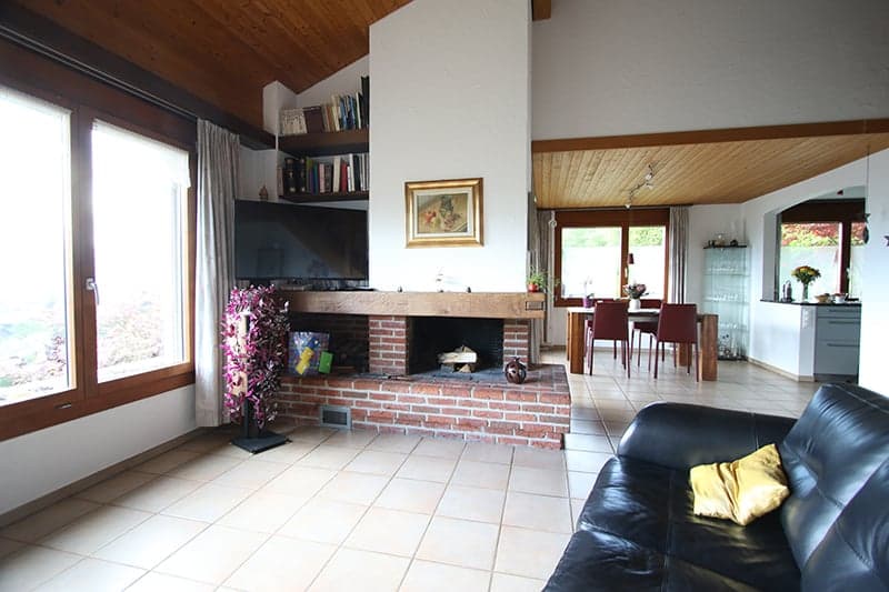 Loftartiges EG mit Cheminée und hoher Decke