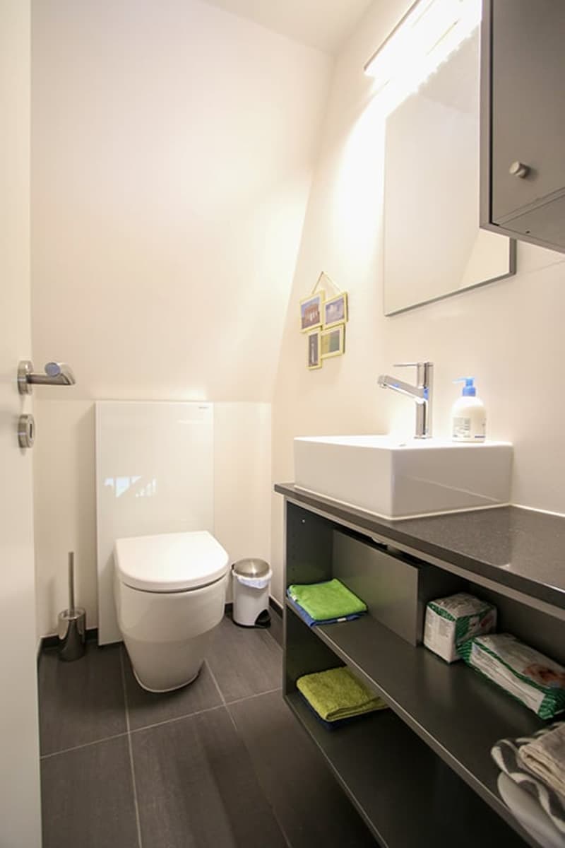 Separate Toilette im Galeriegeschoss