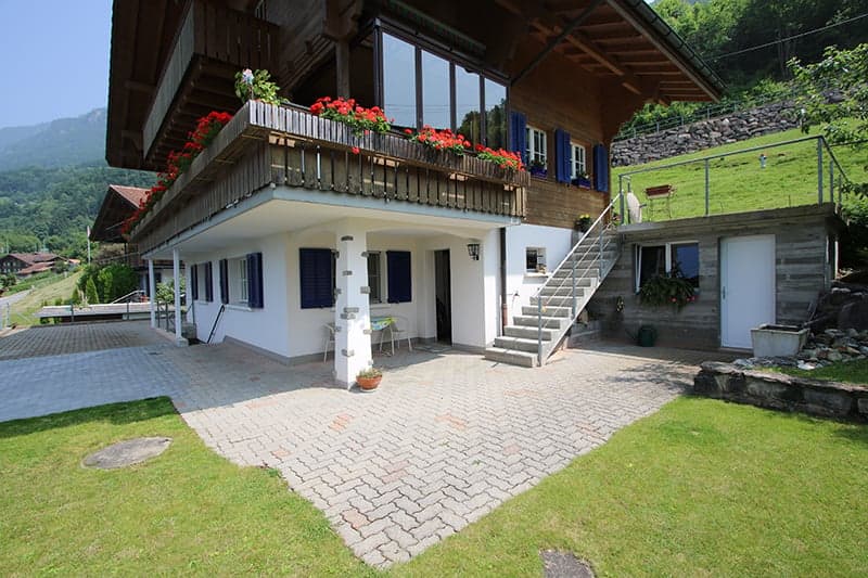 Soussol mit Einliegerwohnung und Nebenräumen, zudem Waschküchenanbau