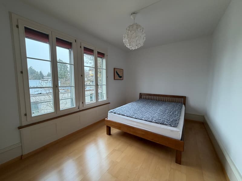 Charming 4.5-room attic apartment in historic Bern (6)