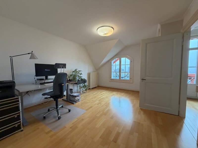 Charming 4.5-room attic apartment in historic Bern (3)