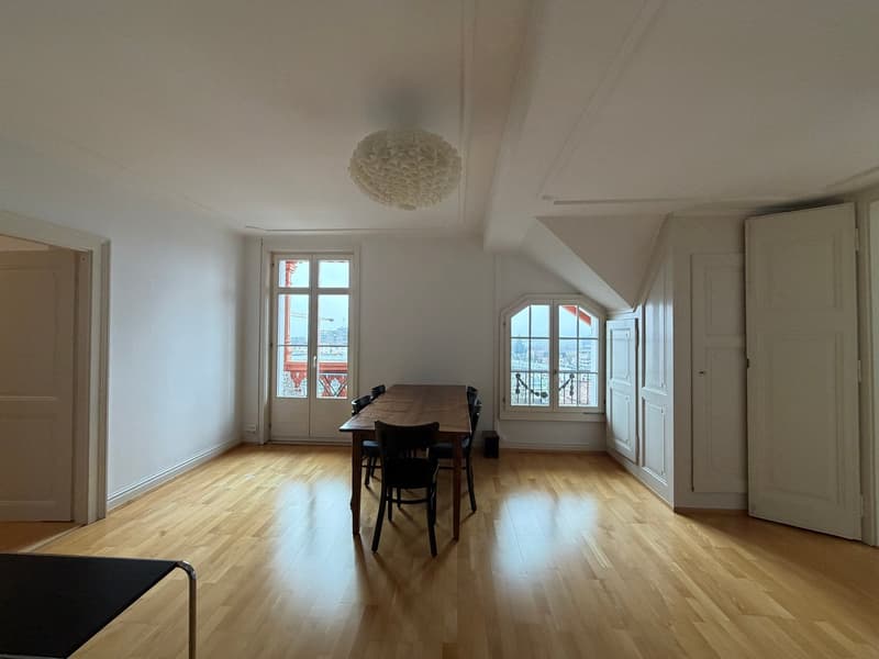Charming 4.5-room attic apartment in historic Bern (2)