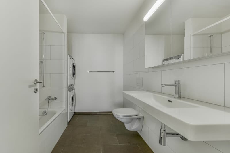 WC mit Waschturm und Badewanne
