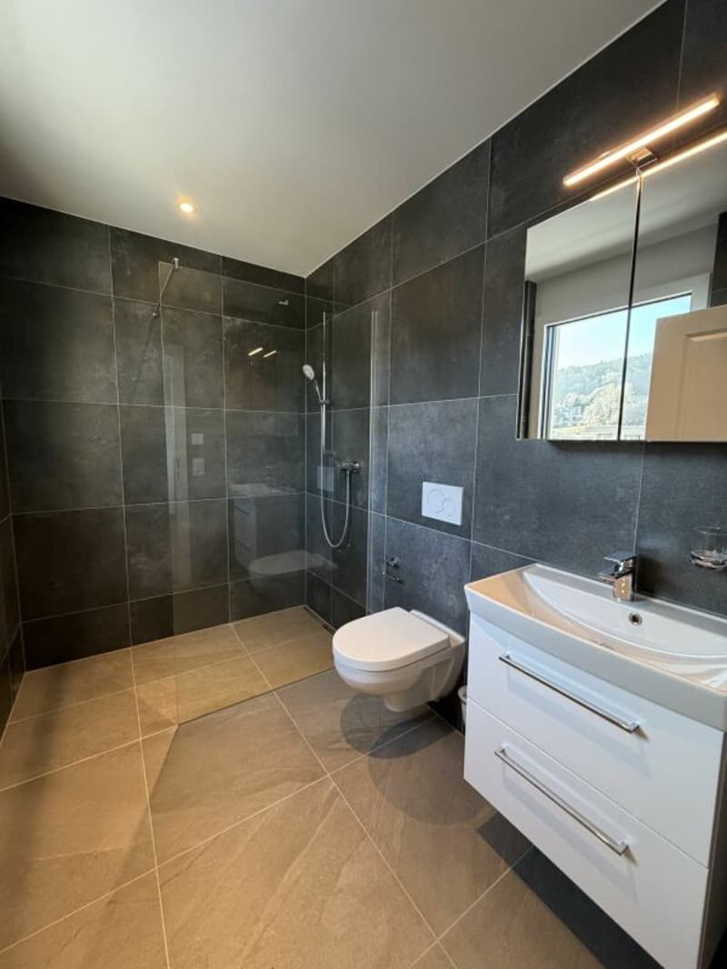 WC mit Duschkabine