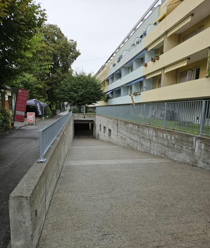 Einstellhallenplatz im Stadtteil V - Breitenrain-Lorraine (1)
