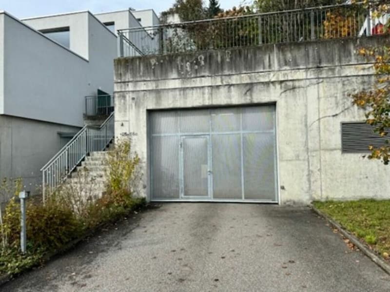 Einstellhallenplatz zu vermieten! (1)