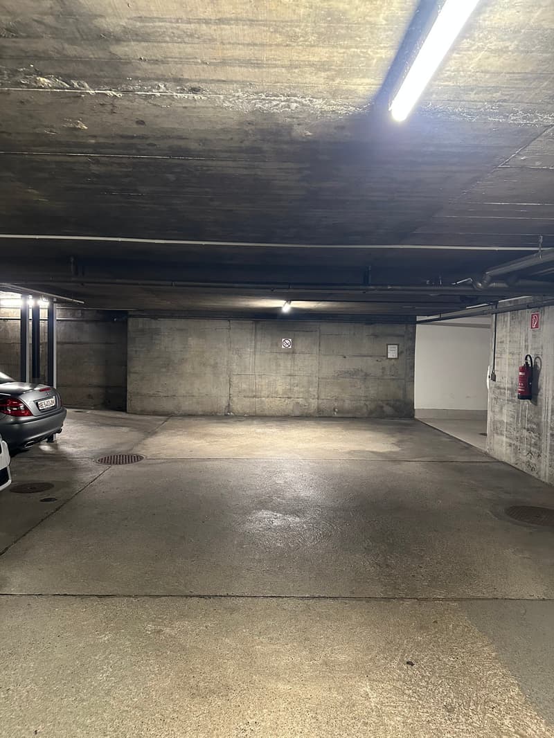 Parking space for rent immediately or by arrangement (2)