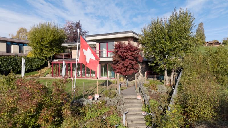 Grüne Oase mit traumhafter Fernsicht - 5.5 Zimmer-Haus in Worb (2)