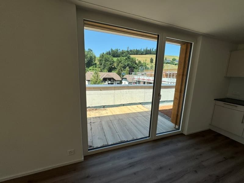 Charmant appartement à mansarde de 3,5 pièces à Huttwil, grand balcon, nouvel immeuble, première occupation (2)
