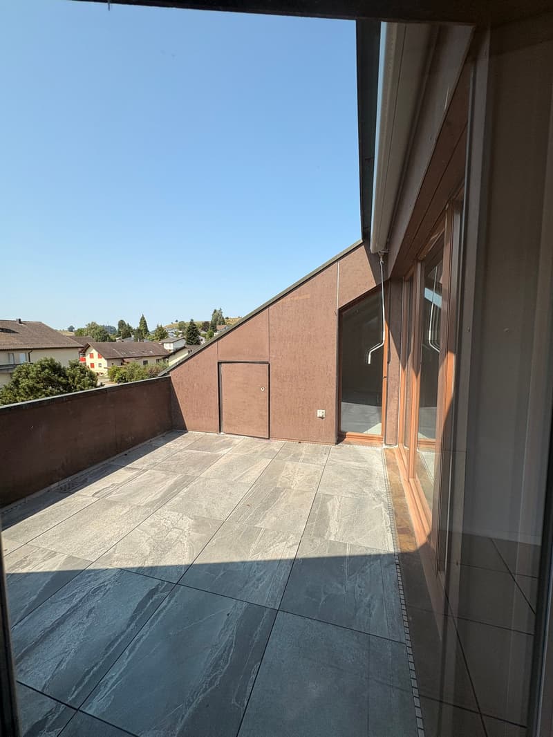 Appartement mansardé charmant et abordable avec cheminée, calme et pourtant central (8)