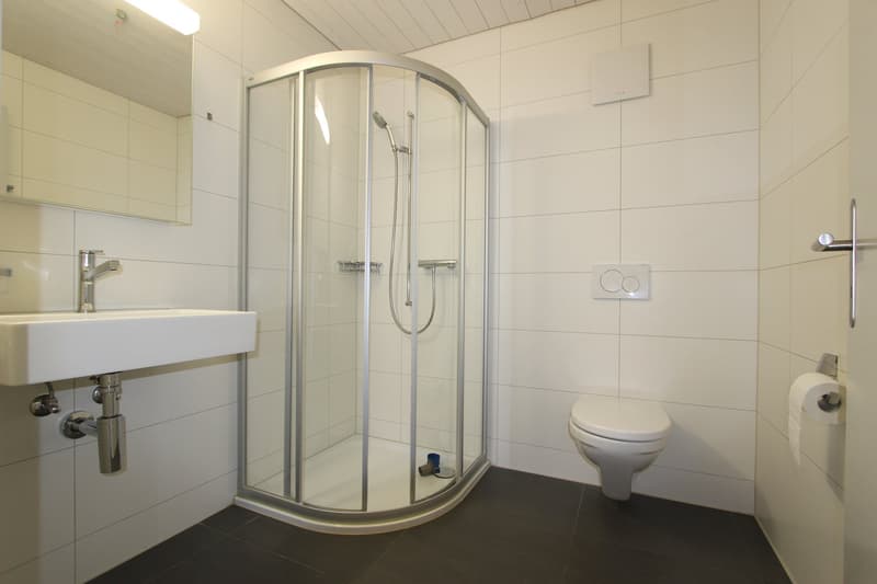 Badezimmer mit Dusche